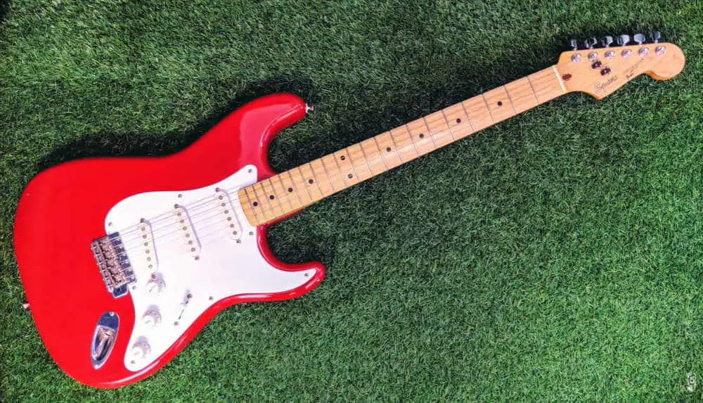 Fender - Stratocaster 01